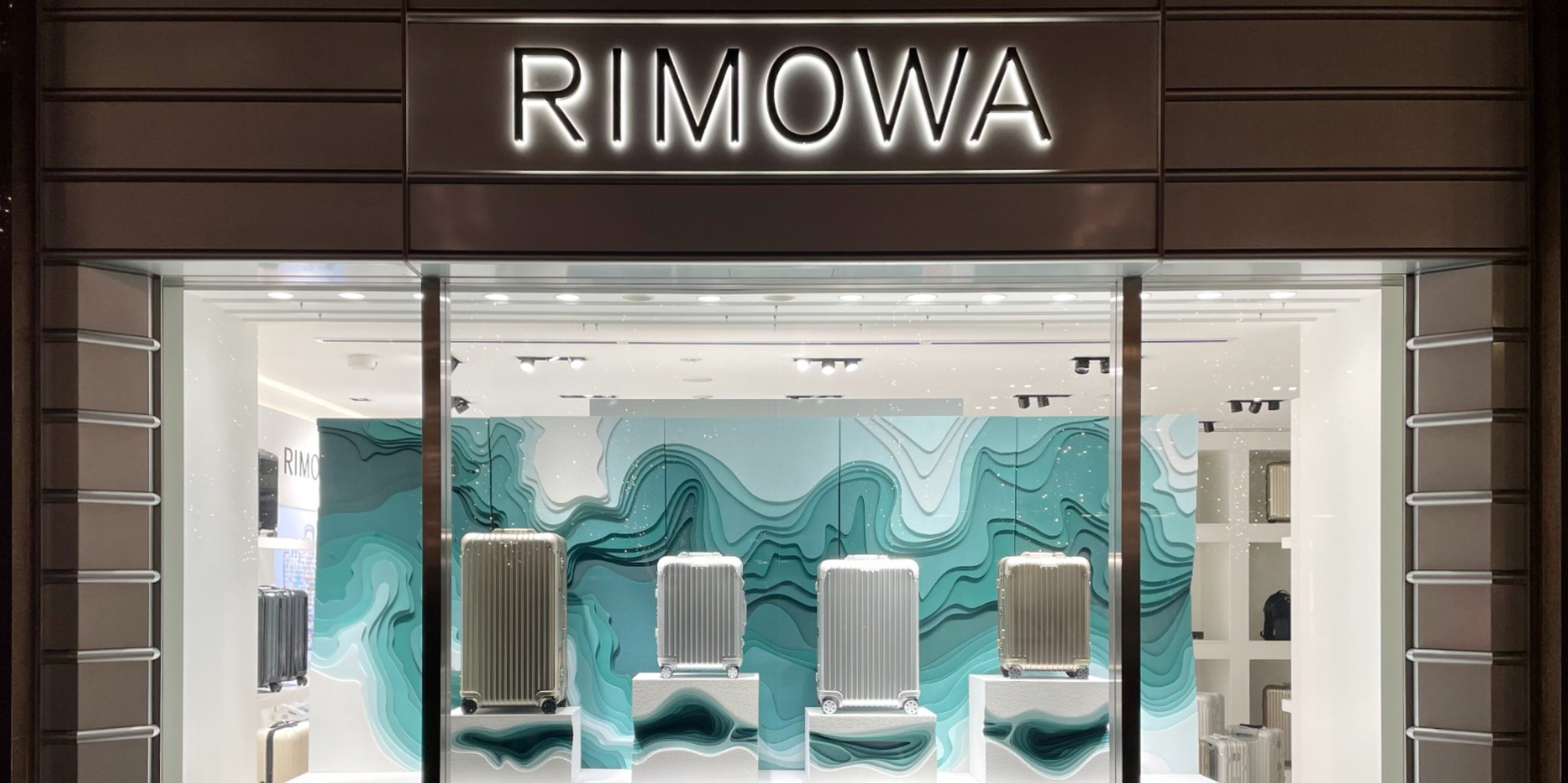 RimowaCarousel